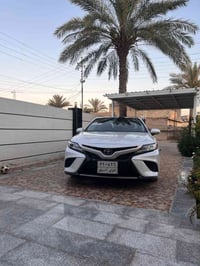 كامري 2020 xse فول مواصفات  ماشيه 80000 ميل  السعر 245$  07800543587