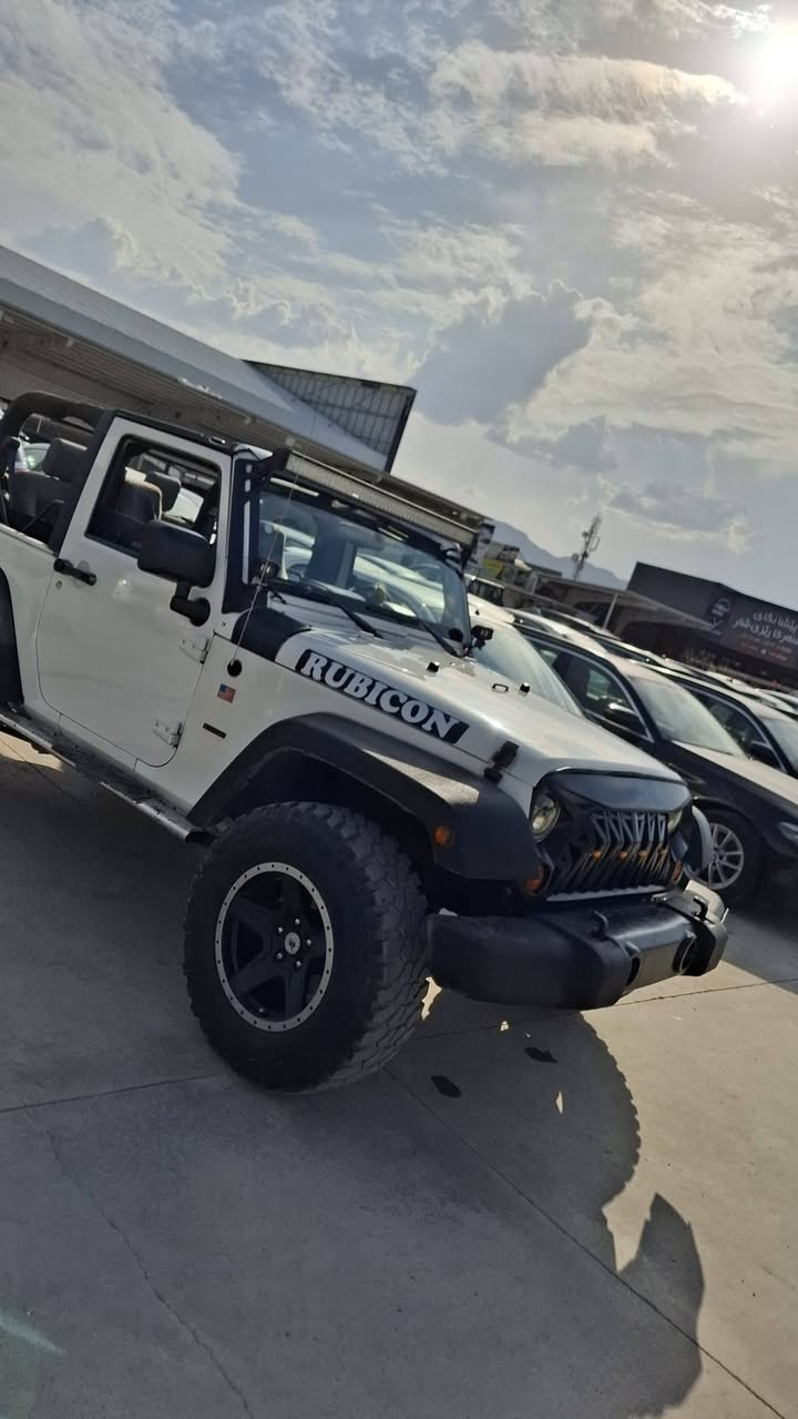 مۆدێل 2010 شەش بستۆن گێرو مەکینەی نەکراوەتوە 
110هەزار ڕۆشتوە  125 معامەلە ***********
