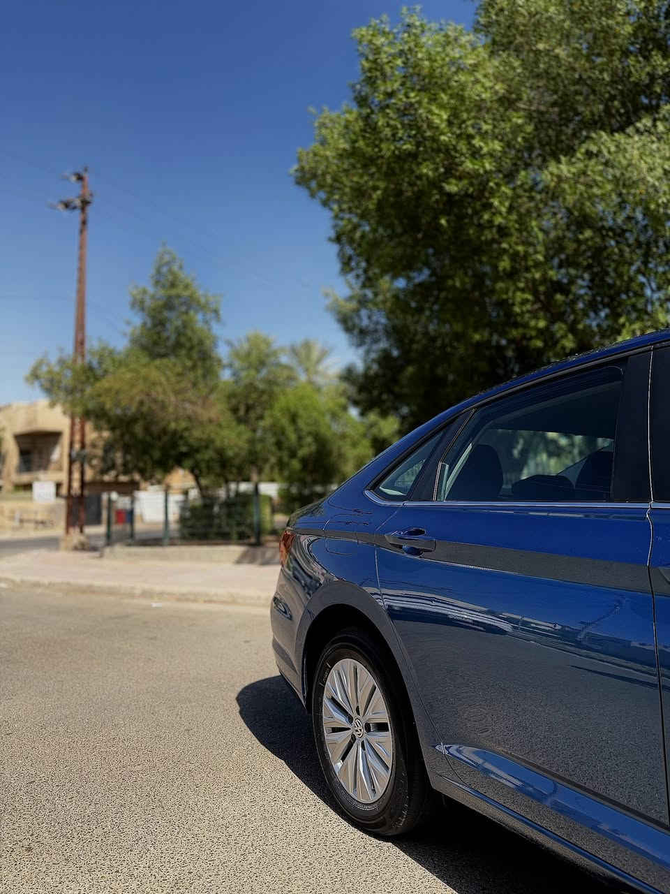 Volkswagen jetta 2020 S
السلام عليكم ٫ للبيع فقط

السيارة مواصفات الs معروفة : 

-- المصابيح الاماميه والخلفية led و auto 
-- شاشة وكامرة خلفية والشاشة تدعم نظام apple carplay و android auto و mirror link
-- نظام atuo start stop engine 
-- مودات قيادة eco , normal , sport 
-- مداخل type c عدد 2 
-- نظام تثبيت السرعة 
-- نظام الاوامر الصوتية 
-- ناقل حركة أوتوماتيكي من 8 سرعات 
-- نوافذ امامية وخلفية auto

السيارة كلش نظيفة وعليها ادامة كاملة من فلاتر و زيوت حتى دهن الكير مبدل بزيت موتل اصلي لمن جانت السيارة ماشية 58 الف كيلو وحاليا ماشية 86 الف كيلو وعليها فيول بم جديد اصلي وكالة و القديم موجود وشغال وميكانيها ما مفتوح بي برغي كله على وضع الشركة  وعليها تخم دسكات سيراميك والسيارة بس محسن اديرلها واخلي دهن رافينول ألماني اصلي .

-- الحادث :
السيارة وارد كندي حادثها جهة السايق 3قطع  بيبان وجاملغ خلفي البيبان مبدلات نفس اللون وصبغ نص الجاملغ الخلفي وحادثها بدون ايرباك  بدون دواخل وبيها طخه بسيطه بالدوسة جهة اليمين او السكن  بجمها وظهرها كبس وحتى الدعاميات بدون صبغ ٫

السعر 147$ وبيها مجال ٫
مكاني : بغداد - حي الجهاد 
للاستفسار اكثر رقمي :***********
