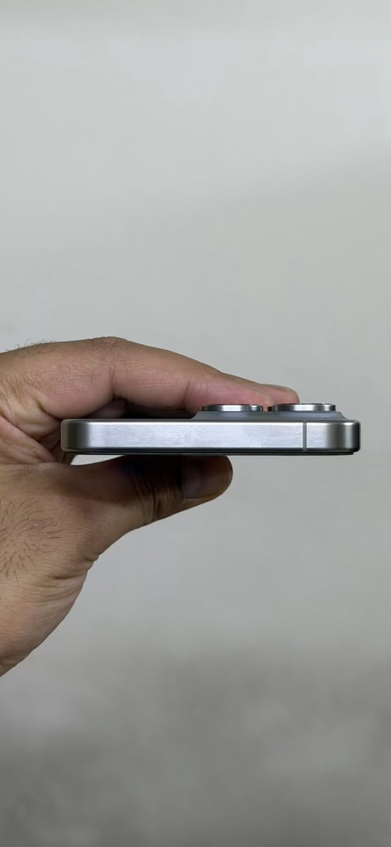 السلام عليكم ايفون 15 بروماكس للبيع  مكفول من كلشي ذاكرة 256gb تيتانيوم شرق اوسط ضمان abm و معلومات البطارية موضحة بالصور 
السعر مليون و 75 قفل
*********** خاص او واتساب
