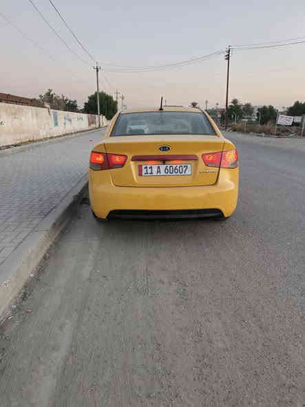 السلام عليكم كيه فورتي ٢٠١٢ مكينه ألفين 
كير ومكينه وتبريد 
صدر جديد 
تاير تخم جديد 
وياله صبغ حراري 
دوشمه عام 
منضومه بانزين كله جديده 
السياره أي نقص ما بيه 
مصفره من كلشي 
رقم إنكليزي بسمي 
المكان البياع 
رقمي ***********
