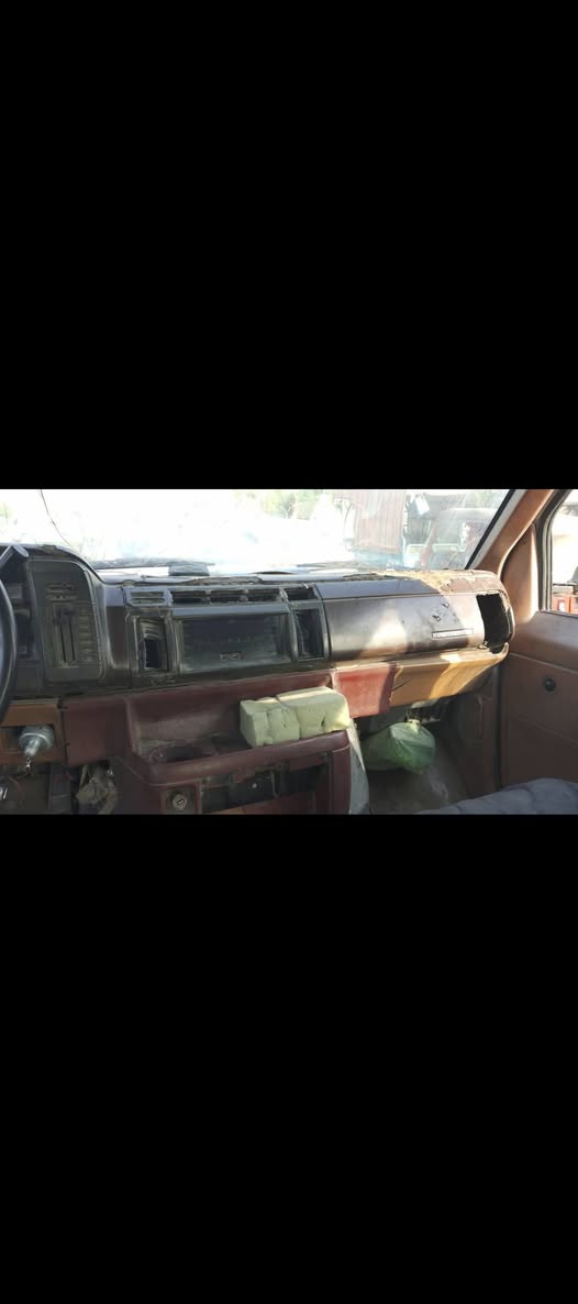 سلام عليكم فان استرو شوفر/ مراوس 
كير ومكينة 6سلندر محور تيوتا كير تعليك 
تخم تاير جديد /صدر جديد /رقم كربلاء سنوية عضم عاج 
بيع أو مراوس /قيم بليرضي الله ***********
