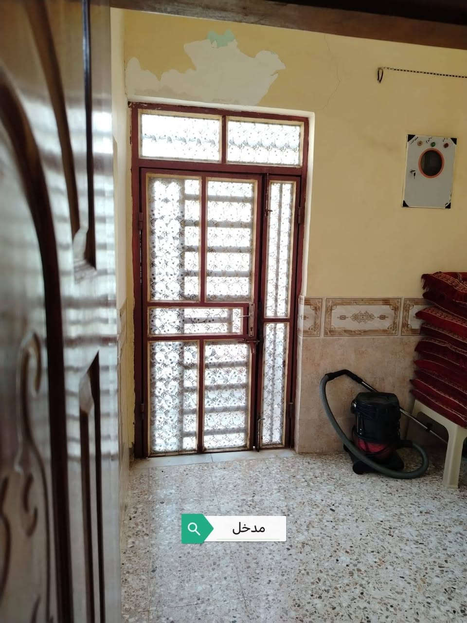 بيت للبيع مساحة ٢٠٠
موقع حي العسكري شارع ستين يم مكتب العدسه الذهبية متوفرة بيه جميع الخدمات من ماي كهرباء مجاري تبليط انترنيت ضوئي عبارة عن طابقين الطابق الأول يحتوي على مطبخ صالة مدخل استقبال غرفتين نوم وحمام وطابق الثاني ٣ غرف نوم وصالة ومخزن
السعر ١٣٠  
 للاستفسار الاتصال على الرقم
***********
