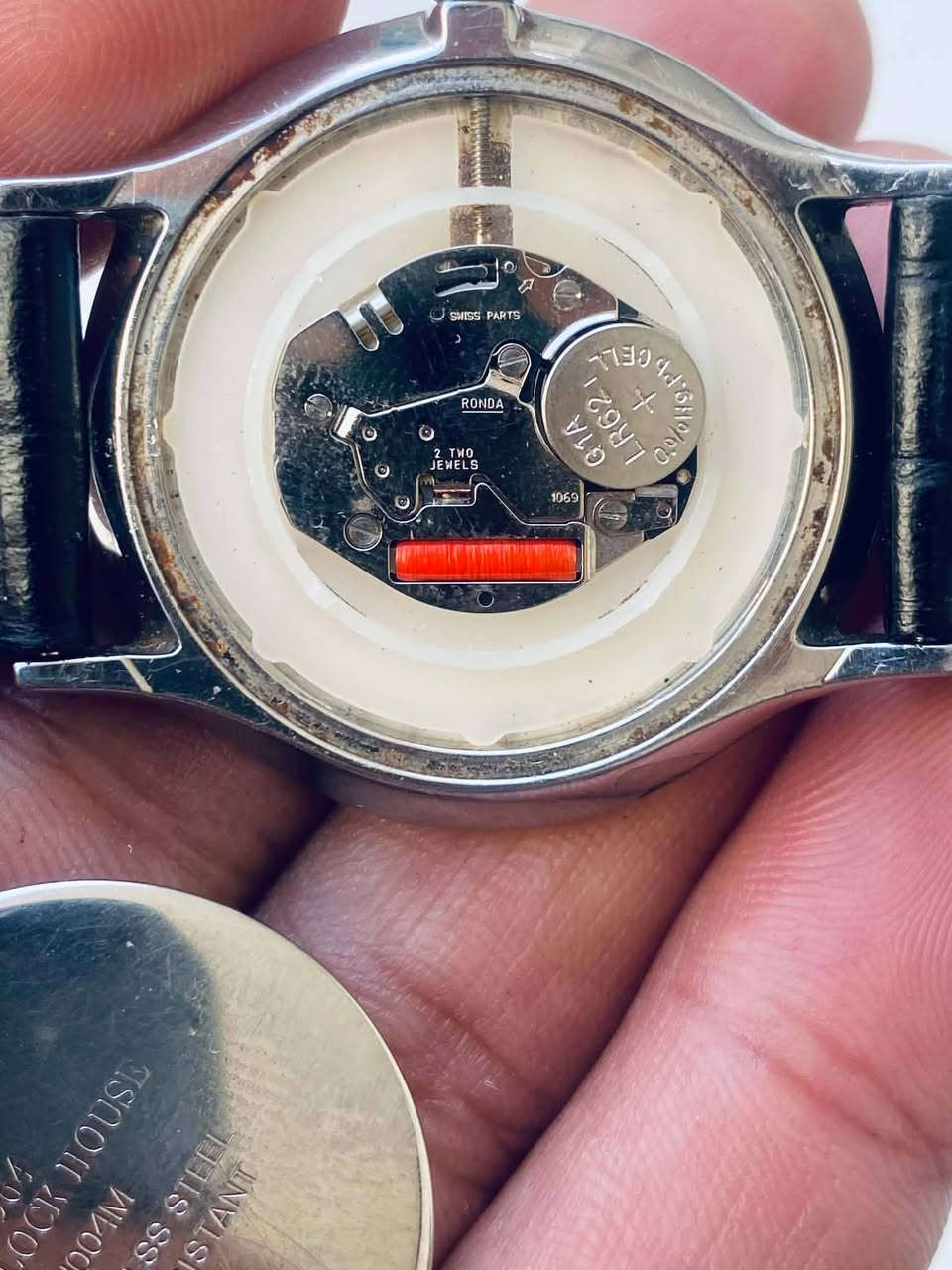 تحية طيبة لجميع
ساعة THE CLOCK HOUSE

كواتز مكينة روندا سويسري اصلي

السير جلد طبيعي

سنتر ثواني منفصل

السعر قشطة

السعر 75 الف دينار

يوجد توصيل لكافة محافظات العراق


**إذا كنت صاحب هذا الإعلان وتريد حذفه لأي سبب، رجاءا أرسل رسالة إلى الدعم الفني**