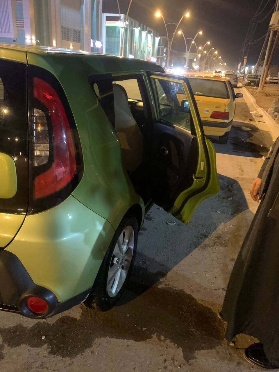 سلام عليكم. كيا صول 2015 للبيع رقمها كربلاء بأسمي بيها بنيد مصبوغ وجاملغ امامي صفحه سايق فقط
سعرها 110 وشراي يدلل هذا رقمي ***********
