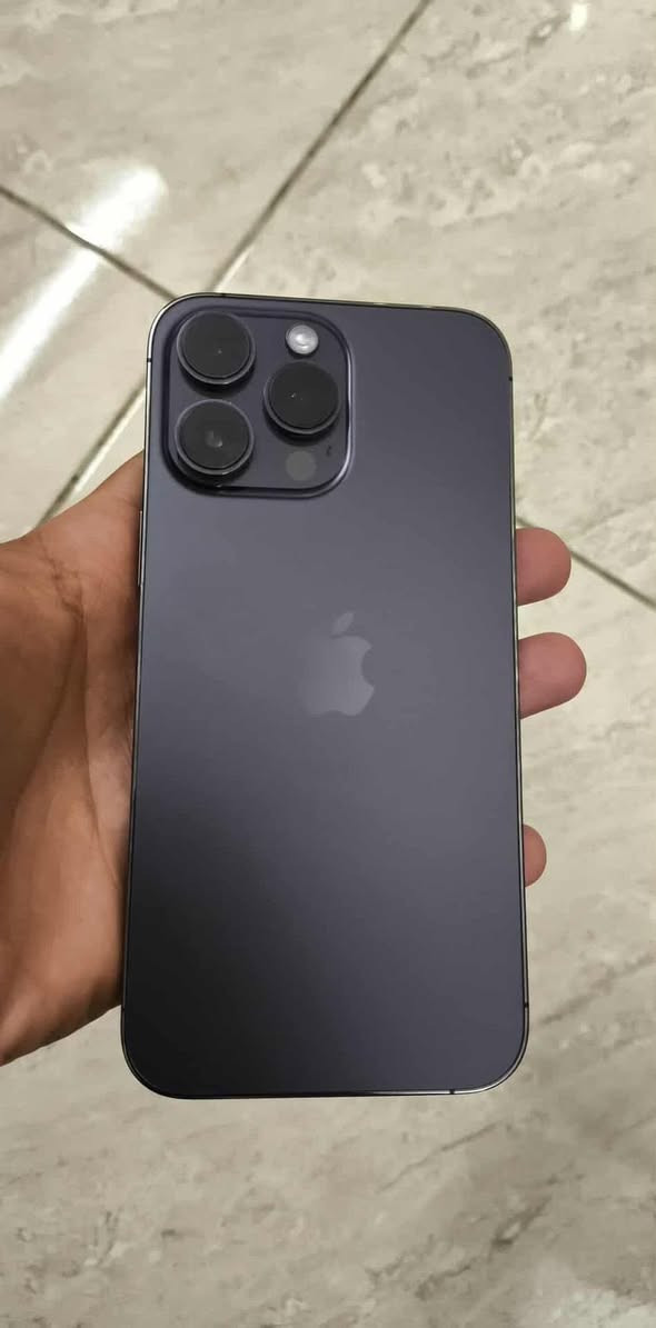 ايفون ١٤ للبيع نظافه درجة اولى ذاكرة ٢٥٦ بطارية ٨٥ بدون ملحقات السعر ٨٥٠ الف للتواصل ***********
