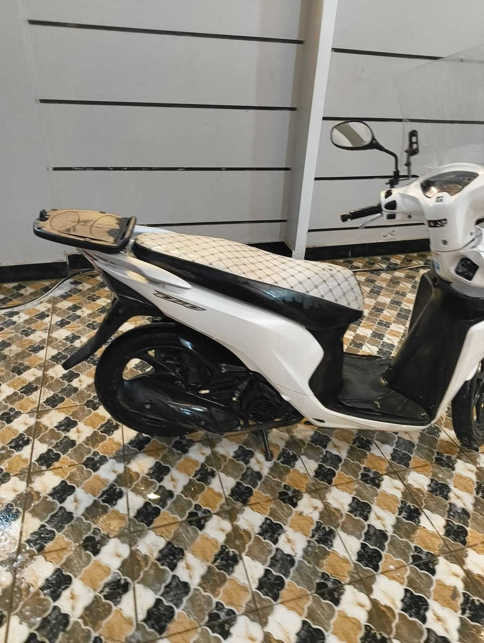 السلام عليكم دراجة هوندا ديو جيل ثاني الكفرات بيه ملاحظات بس الميكانيك مل دراجه ممتاز مكينه ممفتوحه  و الكهربائيات شغاله والحساس مل استاند وحساس الازدحام شغال ***********
