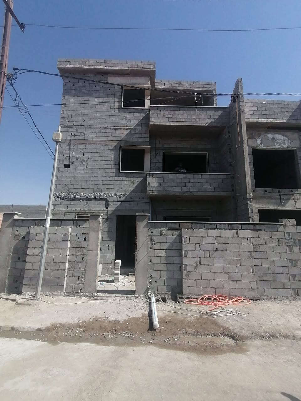 السلام عليكم  مستعدون لعمل الاطارات الابواب والشبابيك بحجر حلان ومرمر ***********
