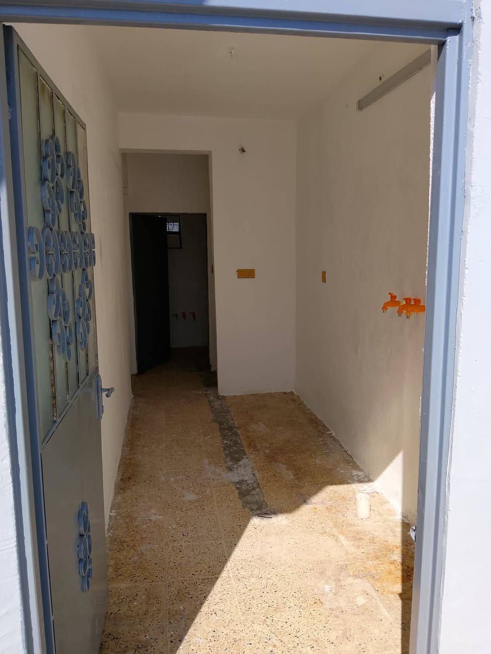 بيت للبيع بحي صدام مدخل الأول بل مربع دهبي يم جامع نورالدين زكي مساحة 100 متر طابق واحد موقعو حيل حلو قريب على سايدين النعيمي وسعر 68مليون للاستفسار مراجعة مكتب عمر للعقار حي السماح الاركان شارع 20 قرب مدرسة الكويتيه 🏡🏡🏡🏡 
*********** ابواياد
***********ابواياد
بنأء واشراف وتنفيذ لدينا كادر كامل
