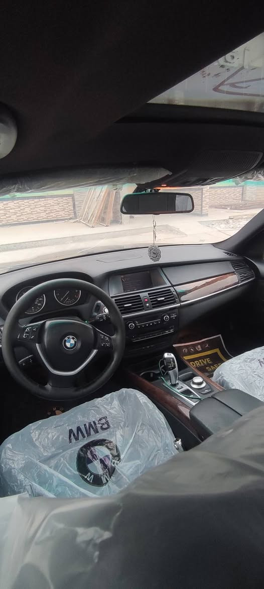 السلام عليكمx5موديل2007 سياره تخوم تاير جديد ويل 22 تو سايس صدر امامي جديد تبريد شغالد محرك ثمانيه سلندر 4800 ما ابيها ضربه بيها صبق بالشملقات الاماميه فقط سعر 125 وبيها مجال مكان البصره📞***********
