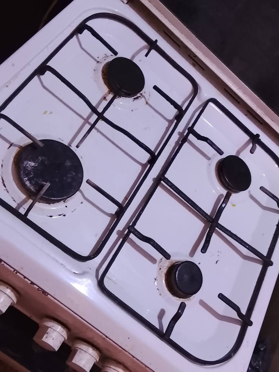 طباخ 4مشاعل نضيف ومابي اي ضرر فرن وعيون شغال تاخذه ع فحص سعر 120 وبي مجال تواصل  ***********
