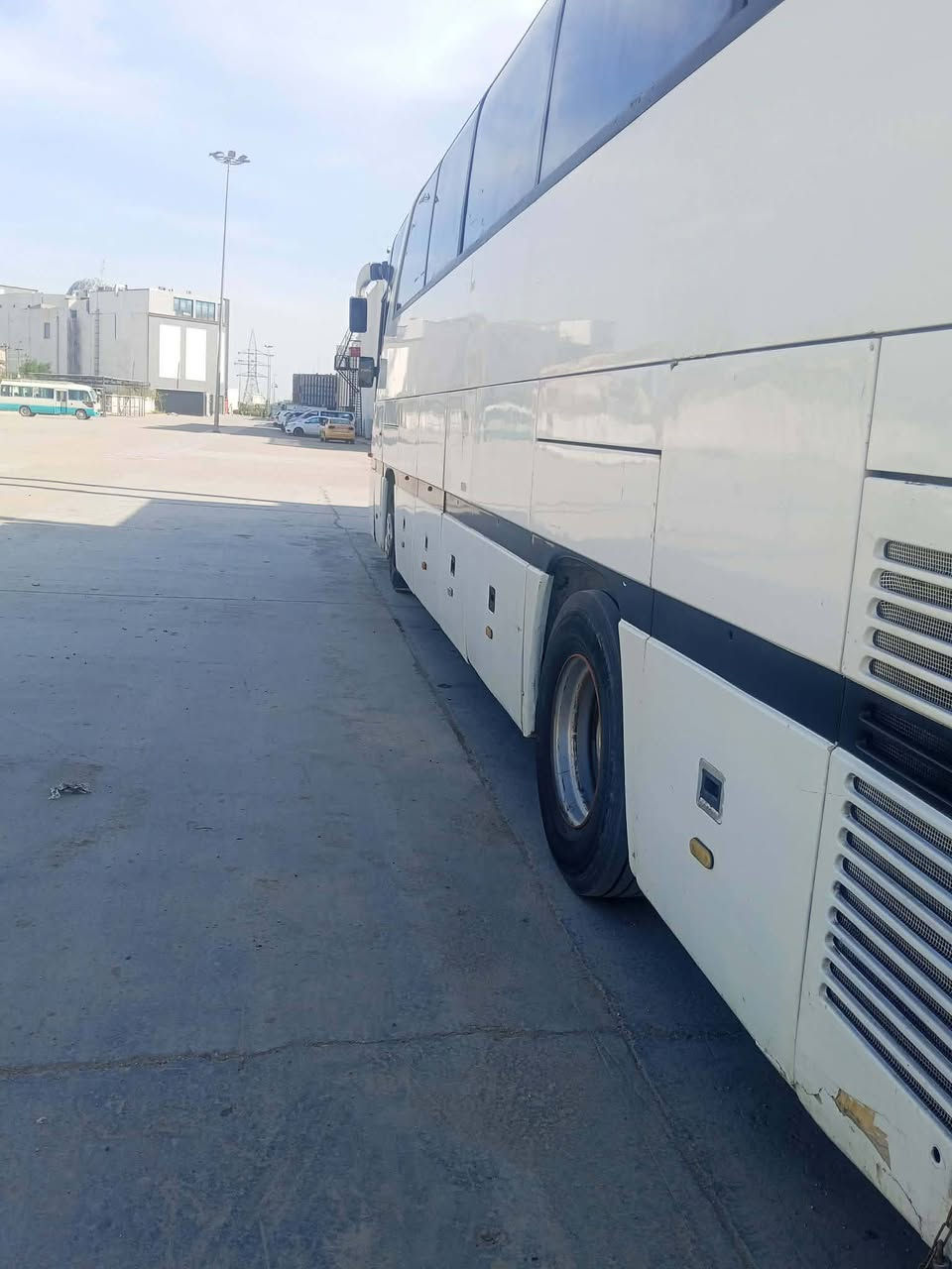 باص403للبيع محرك وكير وكسن خير من الله حداديه وتخم تاير جديد السياره بلا تبريد دايو كمبريسر جديد كهربائيات كلهه شغاله سيارة جاهزه اتصال/***********
