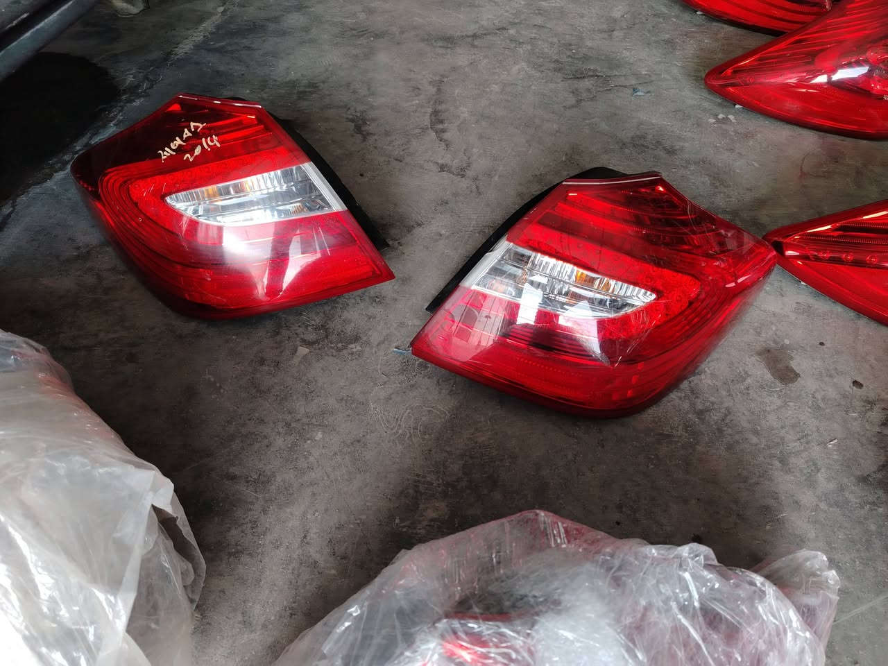 الله مصلي على محمد وآل محمد
يتوفر لدينا قطع غيار السيارات جنيسس من موديل 2009 إلى موديل 20026 كل ما يخص الحنيسس متوفر يمنه
وبأسعار تنافسي متوفر فد وشد داخل لجملون صيانه كامله على سياره داخل الجملون
الديوانيه التقيه الثالثه 
متوفر خدمه توصيل إلى جميع محافظات العراق
***********
