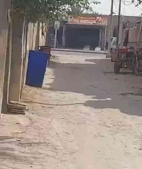 قطعة أرض للبيع مساحه ٢٥٠متر
 طابو زراعي سند٢٥ واجه ١٢ونص متر نزال ٢٠متر
 داخل حي سكني خدمات كامله ماء اسأله كهرباء ظفيرة مدارس عنوان حله وردية سيف سعد شارع ٢٠ سايدين خلف مستشفى الكفيل 
 للإستفسار اكثر مراسله صفحه او الاتصال على الرقم الهاتف
***********
*********** حلة
