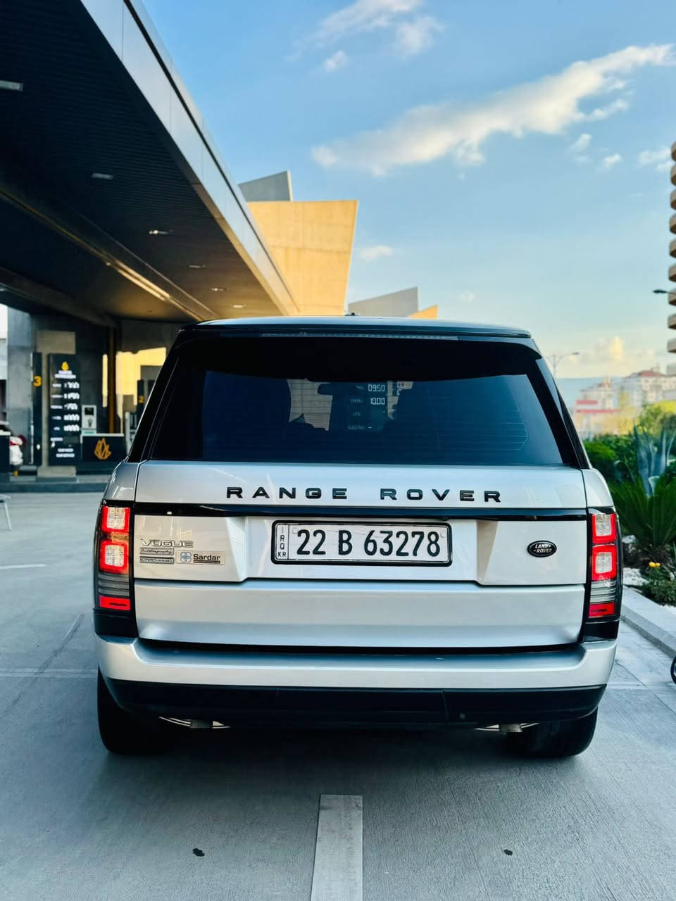 ﷽
RANGE ROVER VOGUE 2013 
▫️رانج رؤڤه ر مؤديل 2013 ڤؤگ ئوتو بايوگرافي
🔹مواصفات خليجي وكالة شريكة سردار✅
🔹 فول مواصفات مواصفات بلاك زمان دولي

◻️محريك V8 5.0L تمانية سلندر سوپر جارج مرغوب
🔹گير و محريك بشرط فحص
بدون صوت و بدون صرف بدون خلل
🔹ماشية  109 الف حقيقي

◻️ سيارة مكفولة كفالة عامة بدون صبوغ  
🔹سيارة جديد حيل حيلوة نضيفه 📦

◻️مواصفات فول اوتو بايوگرافي معروفة
🔹{ بصمة - پانوراما - داخل كريمي - رادار -  دوسات كهربا - خمس كاميرا - ثلاجة -  صندوق شفت - باب صحب - كشنات DVD - كشنات تتفيئة و تبريد - كشن مصاج - كشن و ستيرن خزن - ستيرن تتفيئة - بغاغ لايت - مراي شفت - تبريد مركزي - بعد }

◽️اربع تاير ويل جديد ويل بلاك
🔹دبل و جوبليسات كل بشرط
🔹سيارة شرط بدون اى نواقص گير و محرك و حدادي و كاهرباى كلة بشرط
🔹سنوي و رقم و هزة جديد سنوي بأسمي
🔹 نفسي يوم / تحويل و كاله حاظر
🔹 مكان_🌆 سليماني

◽️سعر_ 248$ 🔐🔥🔥
◽️موبايل_ *********** ::: ***********
____________________________________
