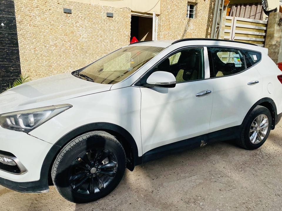 للبيع 
سيارة سنتافي 2016 
لون ابيض 6 سلندر 
ماشية 89 
تبديل باب فقط ( باب تفصيخ نفس اللون) 
شبر صبغ جاملغ الخلفي 
السعر 155 $ 
‭0783 303 8313‬
