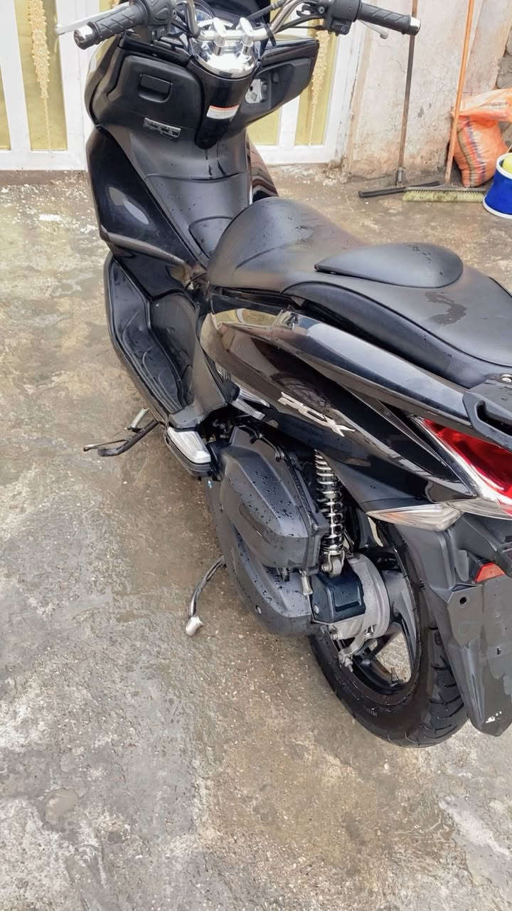 دراجه pcx للبيع جيل اول محرك 150 مكينه مكفوله نظافة 100% حساسات حساس ازدحام حساس ستان 
ماشيه 78 الشراي يدخل خاص مكاني الكوت


**إذا كنت صاحب هذا الإعلان وتريد حذفه لأي سبب، رجاءا أرسل رسالة إلى الدعم الفني**