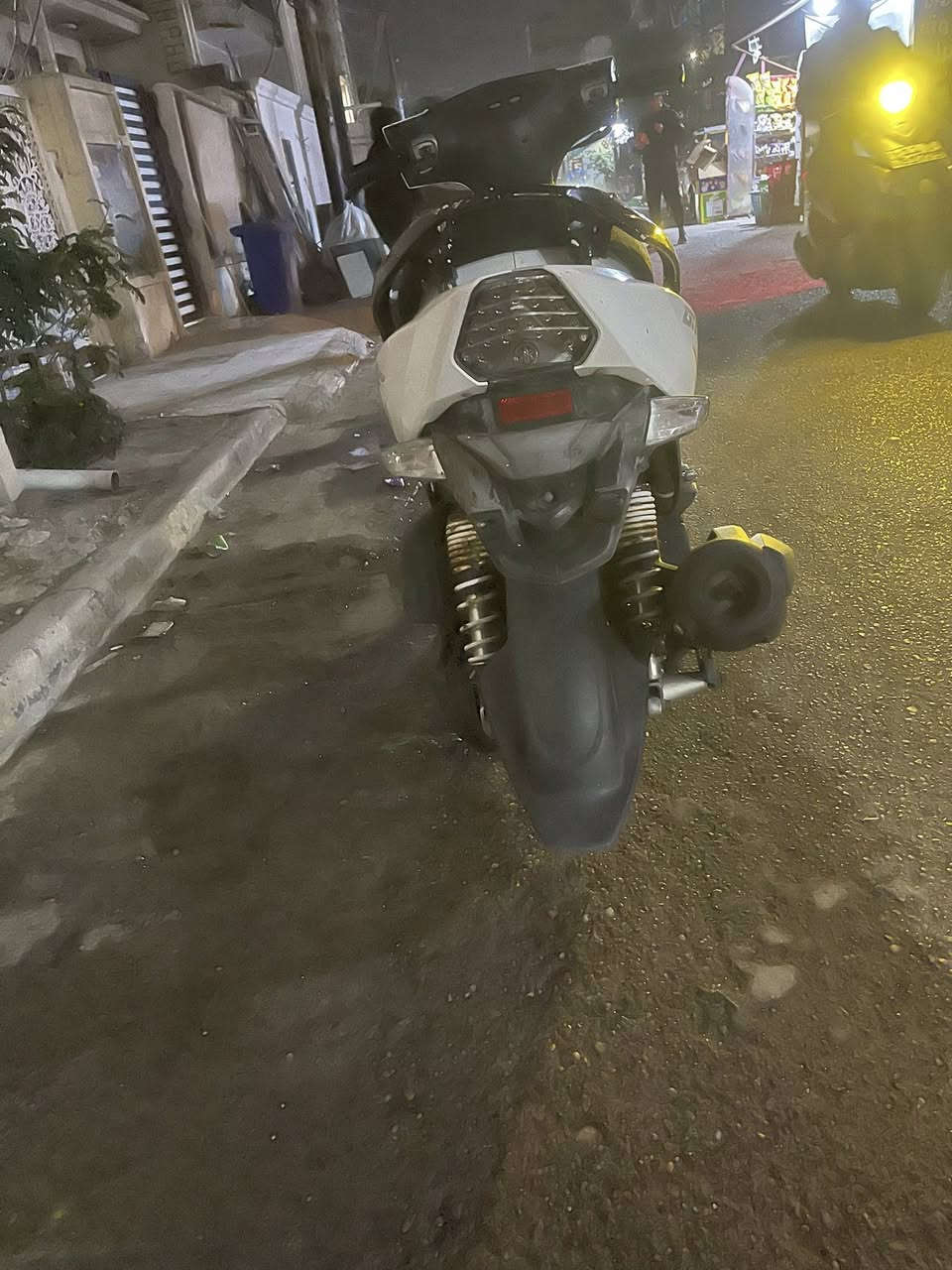 السلام عليكم دراجة جي تي آر مكينة مكفوله برغي ممفتوح بيهه صار شهر من أخذته من رمبة دراجة اي نقص مابيها مكاني بغداد الحرية
السعر مليون وبيه مجال ***********
