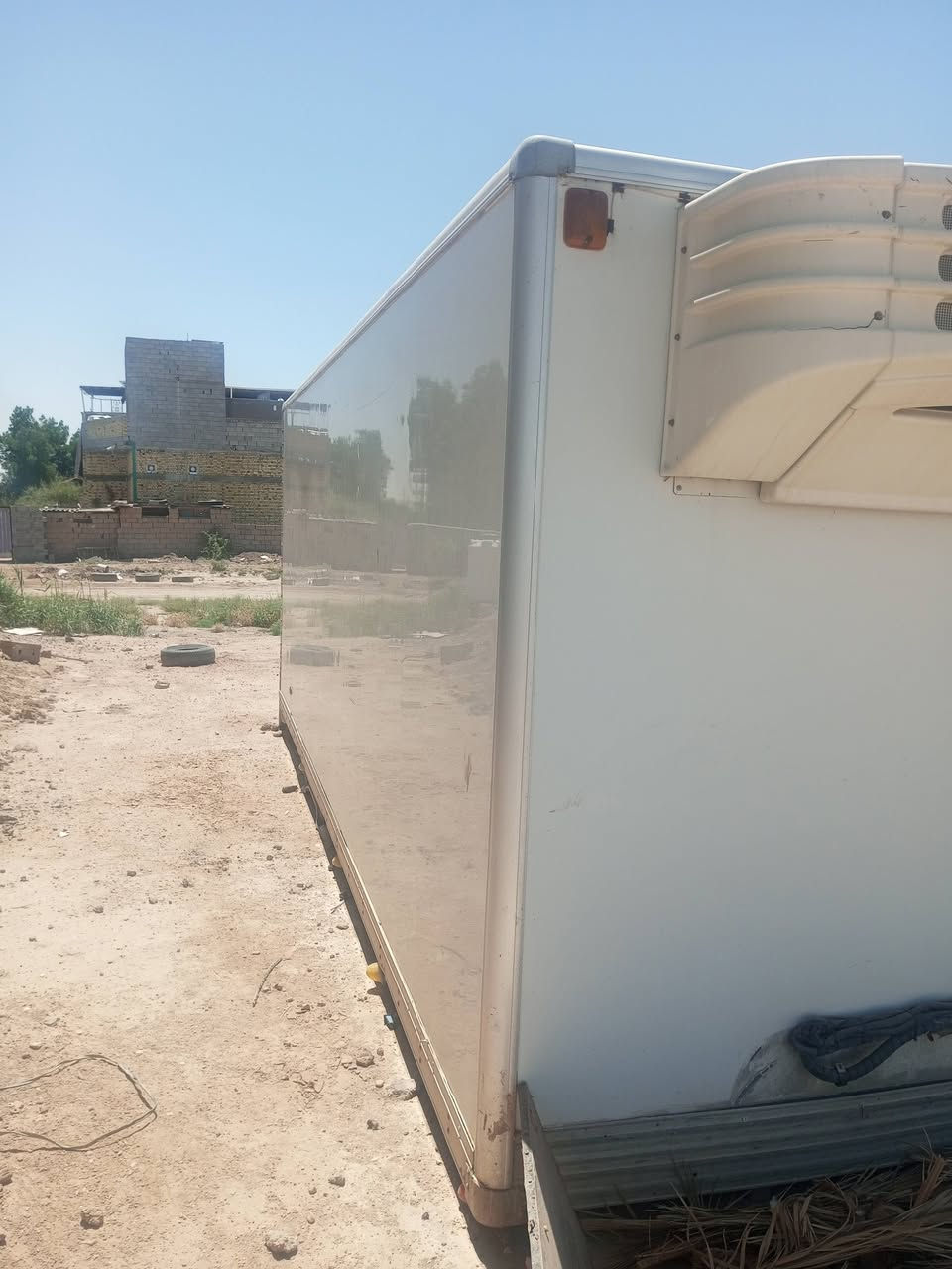 براد هينو طول 6متر لبيع *********** عنوان البصره شط العرب
