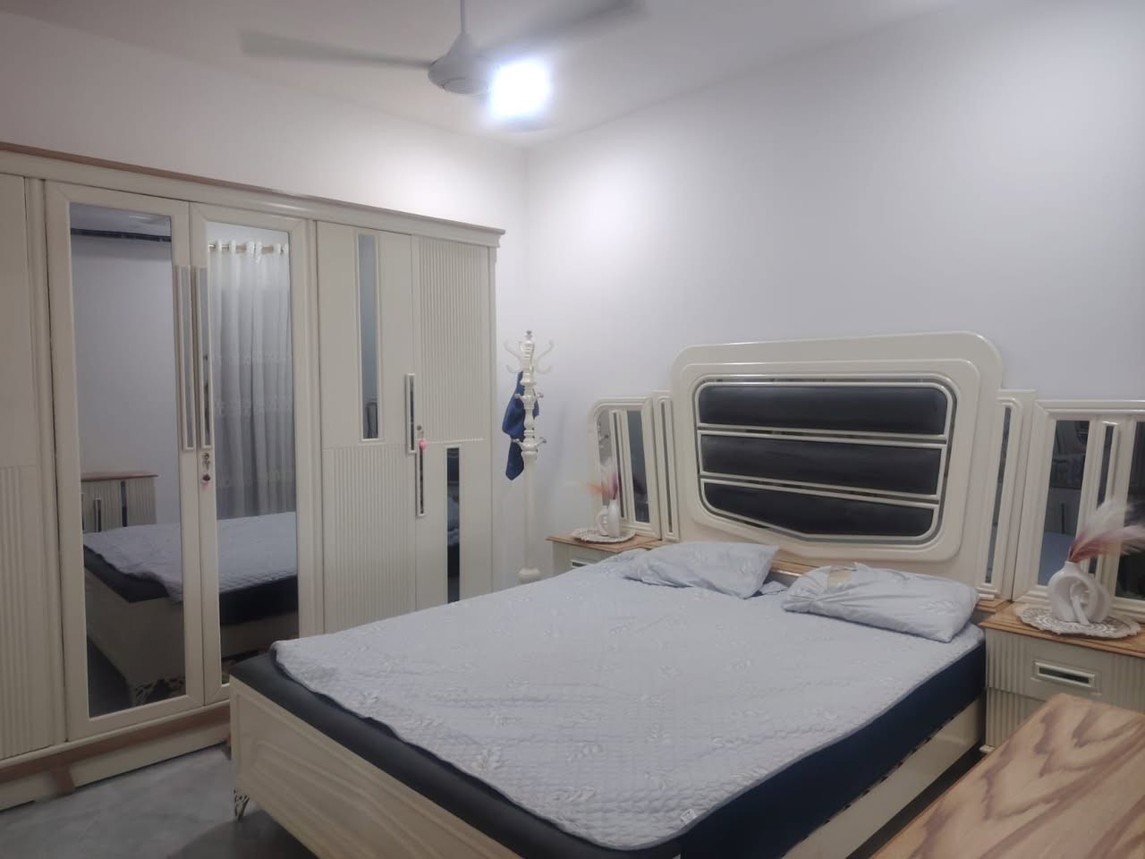 بيت للبيع مساحه 100 طابق ونص منطقه حجي حسن الجمعيات ***********
