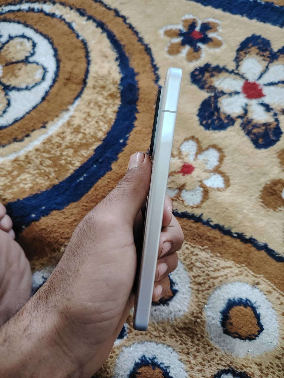 السلام عليكم جهاز شاومي 15 مني جديد جداا للبيع مستعجل ويا شاحنه اصليه 90وات و4 كفرات كارتون ضايعه السعر قفل 550  وماكو هيج سعر ذ 512 بطاريه 98/ عنوان حله قرب جامعه بابل ***********
