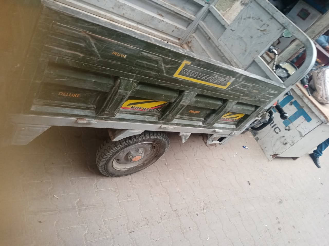 ***********
***********
