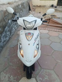 دراجه كامكو v2 نضيفه ما مفتوحه السعر 800وبيها مجال 07866356033