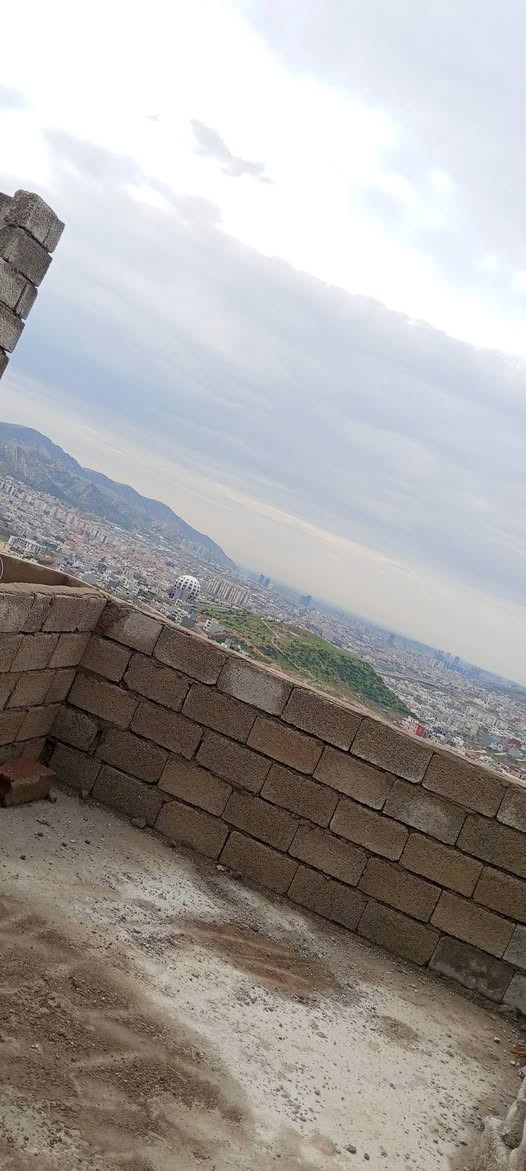 هەیکەل بو فروتنێ دکەڤیتە ئێتیتا گوند مەساحەت ٧٠متر و سعر ١٢٠ و مجال تابقێ ئێکێ غورفەک و هول و مطبخ ومشتملات و سلال نه صه به كريه اجازة يا درسته رسميه *********** دهوك, العراق
