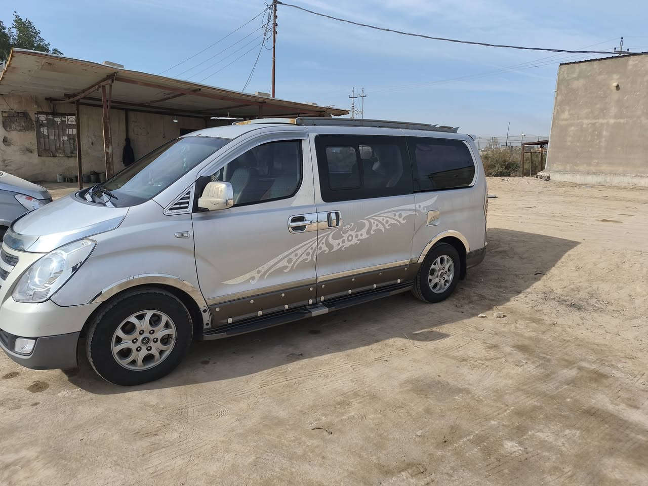 سلام عليكم ستاركس مديل 2010 محرك بيه سبلين 2012 قبق السود مال كصه جديد سياره جهزه من حداديه من محرك من تيرات من كلشي جهزه سياره ملكوط خياسه بيه جملق المام مبدل خاط علي الي مدل سعر 150 وبيه مجال رقم تلفون *********** المكان البصره معمل ورق
