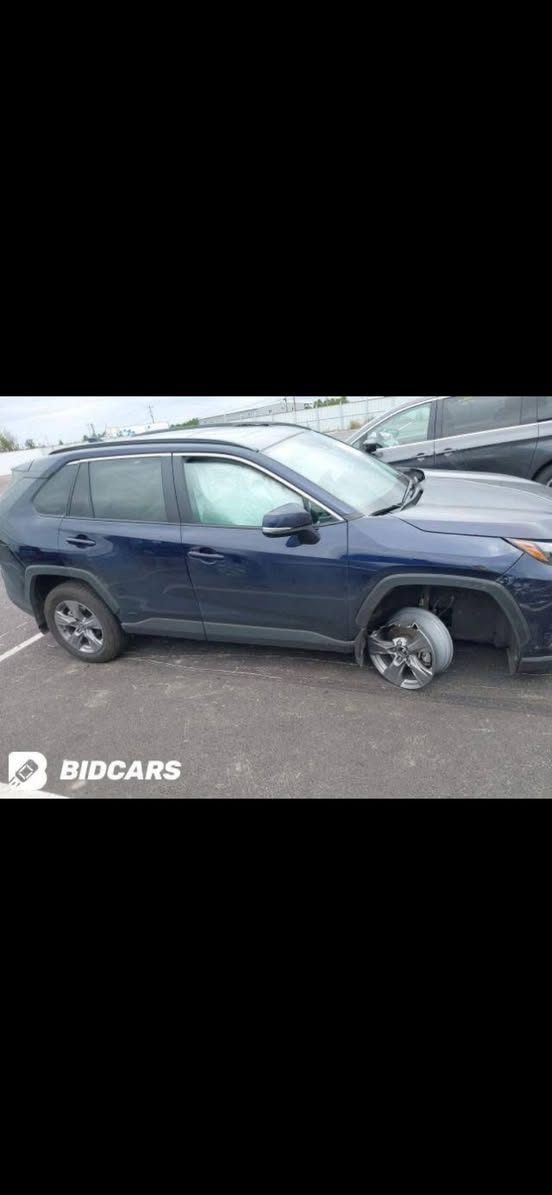 تويوتا رافور موديل 2024مواصفاتXLEمحرك4سلندر2.5.        فتحا سقف/بصمة أبواب/صندوق كهرباء/كرسي كهرباء /رادار امامي/رادار بل مري/سيارة ١/١ الحادث كما موضح بصور (حادث خفيف بس ويل رقم الهاتف ***********
