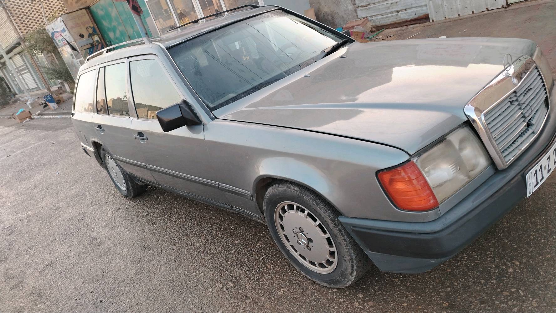 مارسدس استيشن موديل ٨٨
رقمه بغداد انكليزي باسمي
محرك و كير خير من الله بلادي عنكبوت
مصبوغه حزام بدون قماره 
مكاني نجف كوفه 