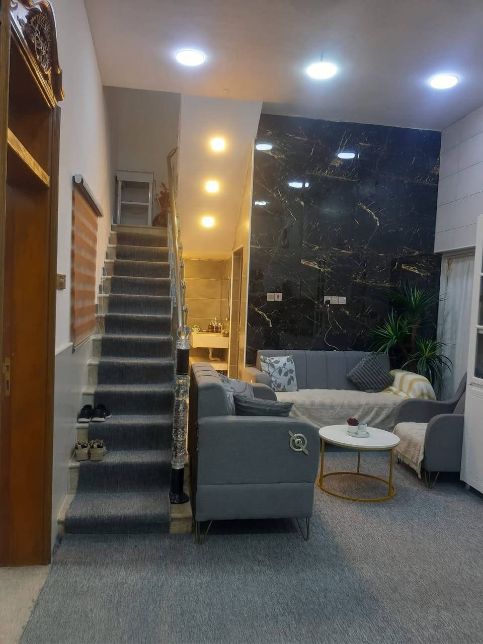 بيت للبيع بلديه في حي الخضراء طابق واحد بناء 2025 
المساحه 110م 
الواجه 10م يحتوي على 
غرفة منام صاله استقبال مطبخ صحيات 

للأستفسار أكثر يرجى الأتصال على الأرقام التاليه 
***********
*********** واتساب
