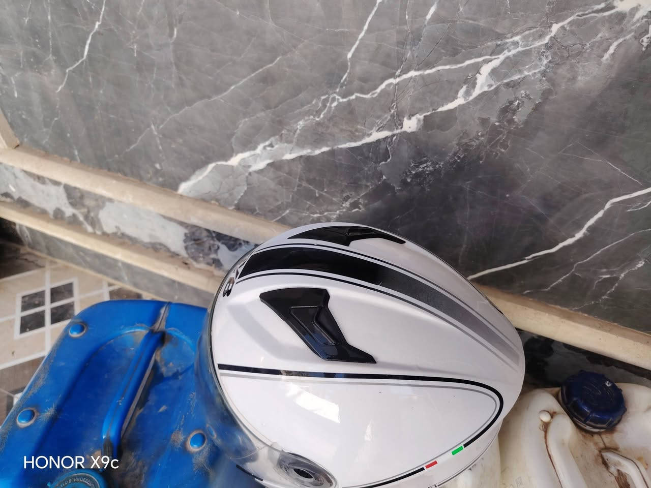 السلام عليكم يتوفر خوذه رأس للبيع السعر ٣٠ وبيهه مجال الاستفسار ***********
