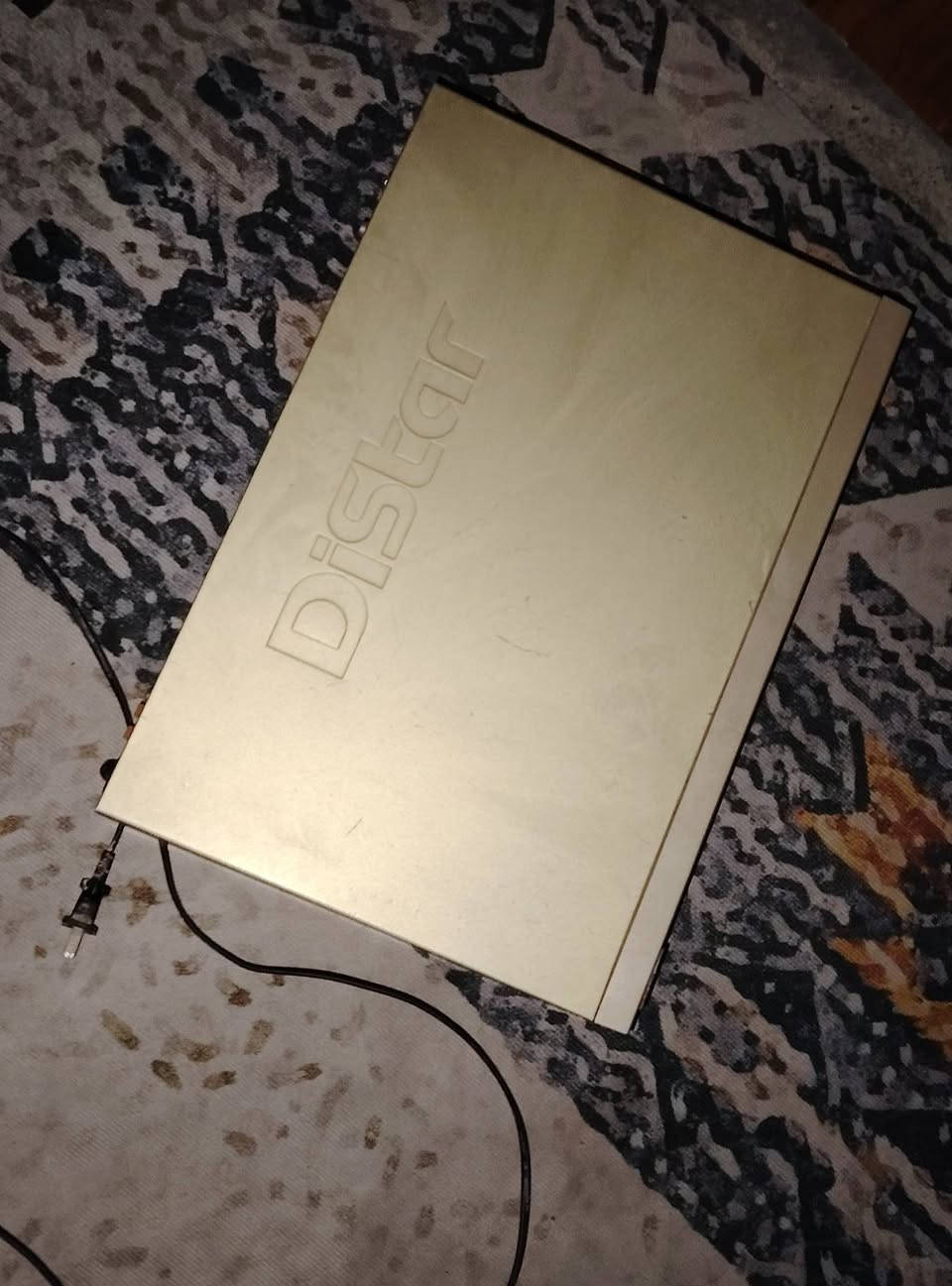 السلام عليكم ورحمة الله وبركاتة
اخوان هذا cd ويا سماعة هيجي بس وايرها مكطوع
صارلها تقريبا ٢٥ سنة مال ورث جدي، 😆بس مجاي اعرفله شغلته هيجي اشتغل.

للبيع قيم واخذه، ومراوس شعندك نزل تعاليق اراوس وياك عادي.
للاستفسار مراسلتنا ع واتساب ***********
