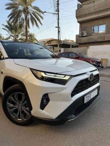 ‏السلام عليكم 
تيوتا راف 4 2023 عشرينية 
خليجي فول 1/1 
5 كامرات 
بونراما
كشنات جلد + كهرباء + تدفئا 
سايد بريك كهرباء 
اوتو هولد
3 انظمة قيادة
شاحن واير ليس 
بك لايت LED 
لايت زينون عالي ناصي 
ويل كب كروم حجم 18 
حساس امامي خلفي
مري شفط
اشاير مري 
نفكيشن 
بصمة 
رادار امامي 
قطعتين تبريد
تبريد شاشة
شاشة ابل كار بلي 
دشبول دجتال
جام 4 اوتو
محرك 2500 بانزين فقط 
رقم بغداد باسمي + هزه جديدة
السيارة مكفولة كفالة عامة عده بارد شبرين 
مكان السيارة بغداد البنوك 
السعر : 25 الف دولار (250) ورقة 
للاستفسار: *********** يوسف
