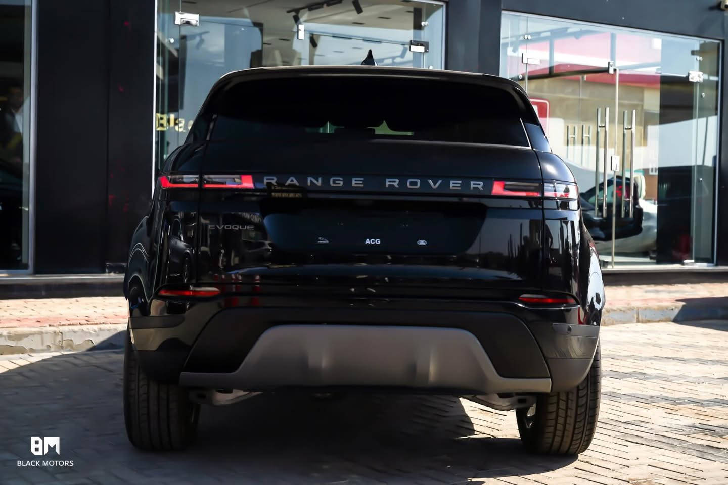 Range Rover Evoque

Model: 2025
Condition: Brand New

-Exterior Color: Santorini Black
-Interior Color: Ebony Leather

1.5L Turbo · 160 HP · 8-Speed Automatic · FWD

For more informations: 01070686526
📍Chill Out Gardenia 1, Suez Road

DM for details.

#rangerover
#evoque
#luxurycars
#blackmotors
#carsofinstagram


**إذا كنت صاحب هذا الإعلان وتريد حذفه لأي سبب، رجاءا أرسل رسالة إلى الدعم الفني**