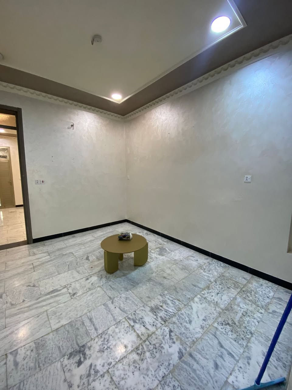 #للأيـــجار_في_الســـيدية
شقة جديدة ديلوكس طابق ثاني تحتوي على غرفتين نوم وحدة سويت وصالة ومطبخ وخدمات عدد اثنين بنايه مزوده بنظام سكيورتي وعامل خدمه ايجار 700 الف قفل 

📍الاقتصاديين قرب شارع 40

بأمكانك عرض عقارك عندنا 
زبائننا الكرام نستقبل كافة عروضكم وطلباتكم

للاستفسار يرجى الاتصال على الرقم 
*********** 

او زيارة مكتب القيسي للعقار والأعمار
عنوان المكتب
#السيديه_شارع_المركز_مقابل_التفاح_الاخضر
