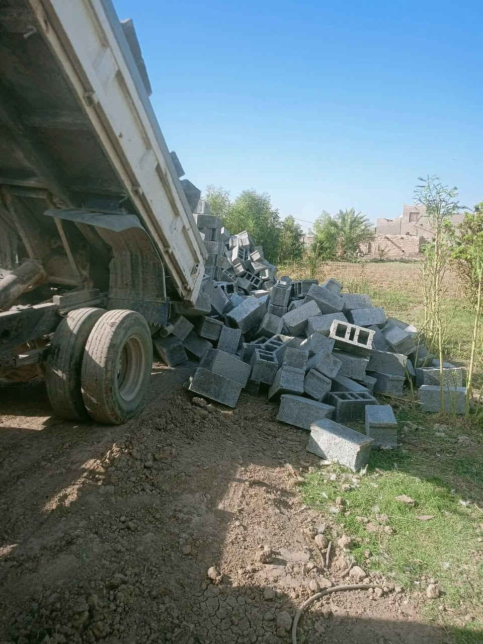 سلام عليكم ابلوك الشمال للبيع بأنسب لاسعار كل لانواع متوفره ثقيله وخفيفه شرط گلاب هاذ رقمي السعر خاص
***********
