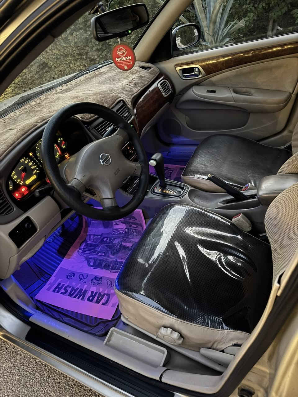 السلام عليكم نيسان سني 2005 بسمي السياره جازه كير مكينه مكفولات تبريد ثلج تدفئه صدر جديد داخل شركه أربع جان كهرباء سنتر لوك بيه أربع قطع صبغ بدون دواخل مكانات بيه جراد السياره جازه على آخر حبايه السعر 83مكانه بغداد حي الجهاد اتصل ***********منظومه زنون
