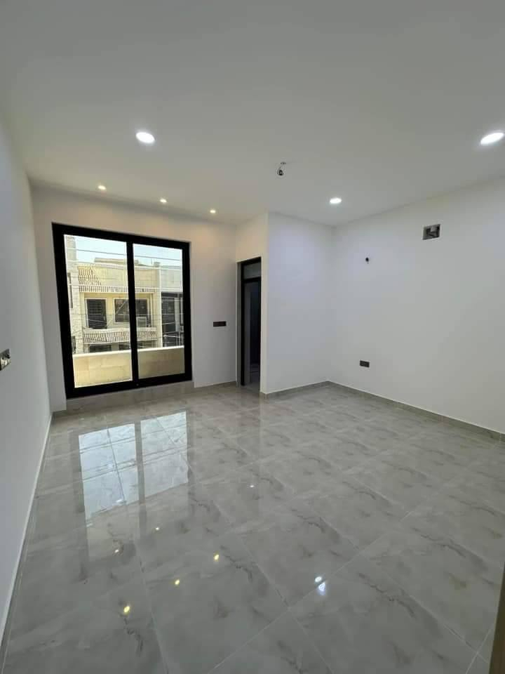 أشتغل صباغ بيوت تصليح بياض صبغ وجهات بنايات عاليه تغليف وراق جدران طلس ستان شغل ترميم بيوت شغل مرتب ونضيف من بغداد ***********
