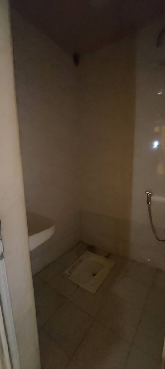 انسب عقار ب مساحة (50)متر واجها (5×10) في حي التراث قرب المستوصف الصحي اكتب تم يجيك سعر دار حالين فارغ للي يريده استثمار يرهم وسكن يرهم 
***********
***********
