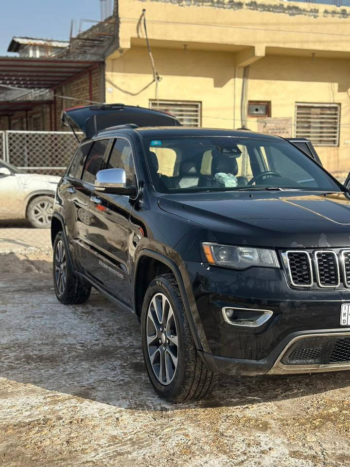 جيب كراند شيروكي 

مديل 2018

السيارة فول موصفات 

لمتد 

لايت زنون 

فتحة 

شاشه كبيرة كار بلي

جنطة كهربائية 

تحكمات موس 

حساس امامي خلفي جانبي

السياره فول للاخير صدر وحدادية جديد مبدلة

وتخم تاير جديد وحادثها بنيد وجاملغ وباب خلفي فقط 

السياره باسمي وتحويل نفس اليوم او ثاني ويوم

مكاني الحله البكرلي 

سعرها  190

***********
