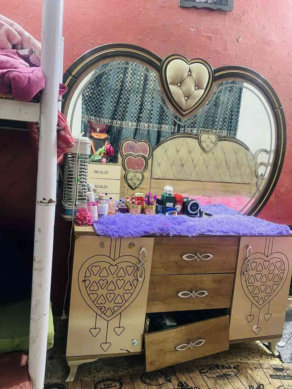 غرفة تركي ٧ قطع للبيع 
السعر ٤٥٠ 
العنوان بغداد البلديات


**إذا كنت صاحب هذا الإعلان وتريد حذفه لأي سبب، رجاءا أرسل رسالة إلى الدعم الفني**