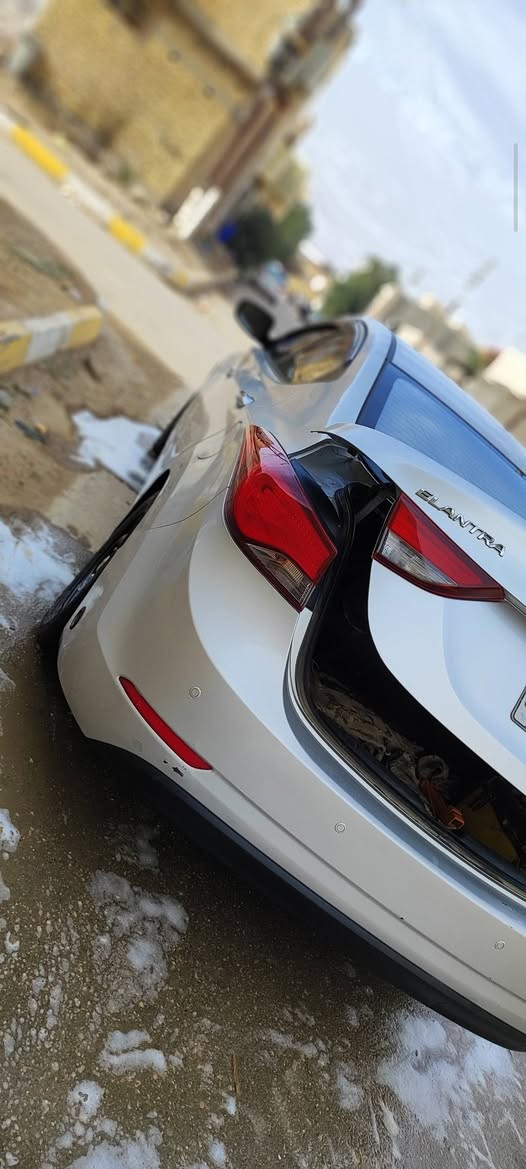 سلام عليكم الانترة مديل 2016 وارد خليجي مكينة 1800 سيارة حرة مداور ثاني يوم 
 بيها ضربة بل جاملغ الامامي جهة السايق و راجع بارد و الجاملغ الخلفي بي ضربة و مصلح غير هاذا الحجي سيارة كفاله بيها منضومة غاز و مكينة ناعمة وخير من الله حدادية تخم تاير جديد سيارة جاهزه ما ناقصها كلشي... للبيع فقط سعر 118 مجال جدآ بسيط  ***********
