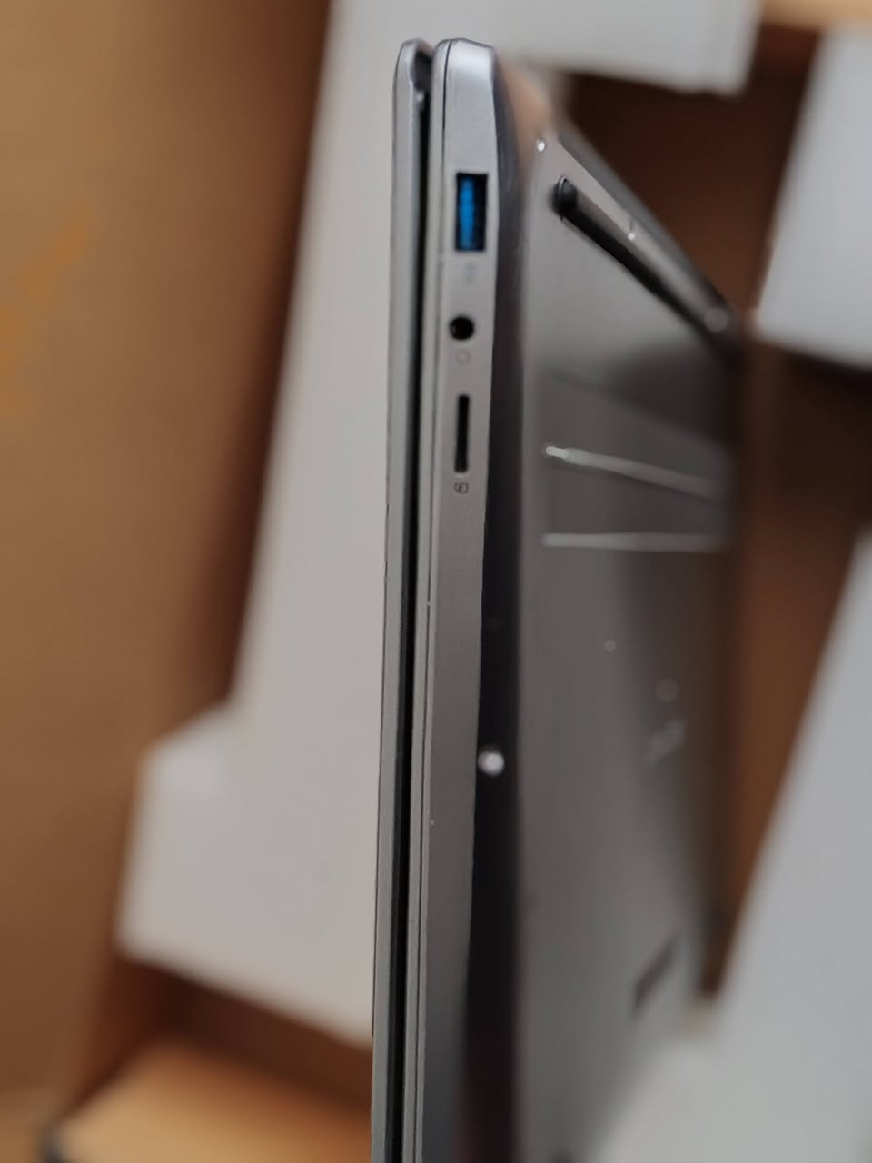 حاسبة بمواصفات متوسطة إلى قوية
الاسم : TECLAST F16 PRO 
المعالج : Intel N95 12 gen 1.70GH(الجيل 12 ) 
المعالج يحتوي على 4 انوية
الرام: 16 GB Ram
الهارد: 512GB SSD 
الكيبورد: ضوئي

- *التخزين*: 512GB SATA M.2 2280
- *الشاشة*: 15.6 بوصة IPS، FHD (1920 x 1080)
- *البطارية*: 5000mAh 3-سلل ليون
- *المنافذ*:
- 1x USB 3.2 Gen 1 Type-C
- 2x USB 3.2 Gen 1 Type-A
- 1x Mini HDMI
- 1x 3.5mm كومبو أوديو جاك
- 1x MicroSD كارد سلاوت
- *الاتصال*: WiFi 6، بلوتوث 5.0
- *الكاميرا*: 2MP 720p
- *نظام التشغيل*: Windows 11 Pro

للتواصل : ***********

السعر : 250 وبي مجال حگ الجيه
