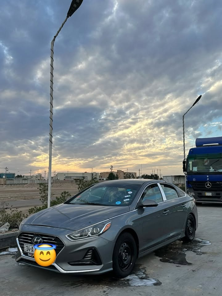 سوناتا 2018 وارد امريكي
مكينة 2400gdi مكفولة من الفتح والتبخير والاعطال
كير AT مكفول من الفتح والمشكال
رقم بصرة حرة مميز بأسمي 
كفالة من التبديل والصبغ والاصوليات 
ماشية 100 الف 
كير محرك تبريد حدادة اطارات قطع غيار كلها مكفولة
عليها ادامة كاملة وبرمجة وبدون اي نقص شرط اي نقص بيها انا اتكفل بي
مواصفات se اعتيادية 
السيارة جداً جداً نظيفة وبدون مشاكل
عنوانها بصرة 
***********
سونار موجود راسلني ادزه الك
السعر 120
