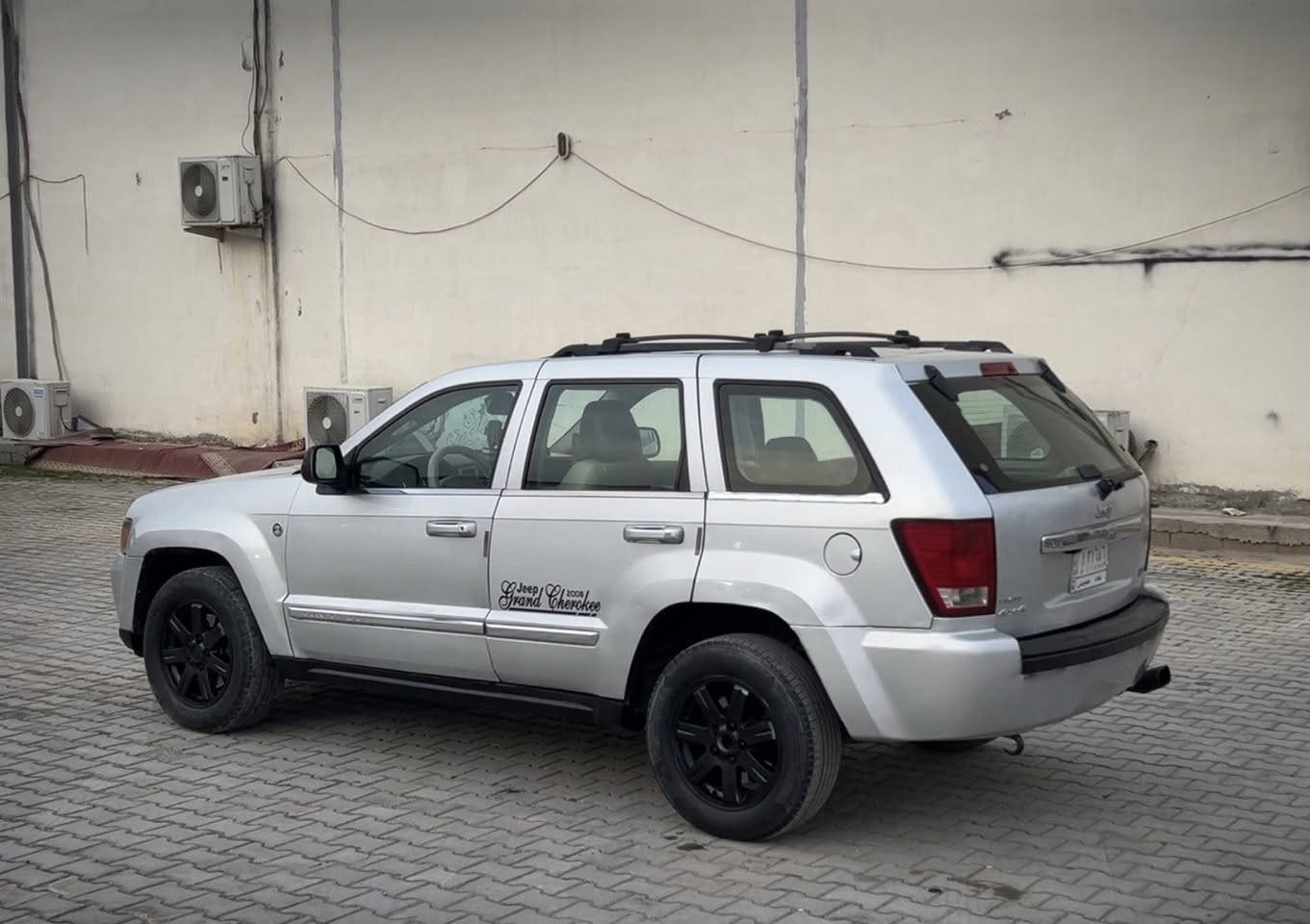 سلام وعليكم ، جيب لاريدو موديل ٢٠٠٨ بسعر ٨٧ وبيه مجال
وماعتقد هيج نضافه بهل سعر 
فول موصفات فئه لمتد لون سلفر ‬
تخم تاير جديد 
صدر نضيف ، و ترايك لشمال 
والسياره احله من الصور 
غرفته كلش حلوه كهرباياته كله شغاله 
رقم بغداد شرط التحويل 
ملاحضه شويه بيه جولح بلجاملغ الخلفي على كد شبر
غير متواجد على الماسنجر
عنوان بغداد العامريه 

‭٠٧٨٩ ٠٨٣ ٩٨٩١‬
