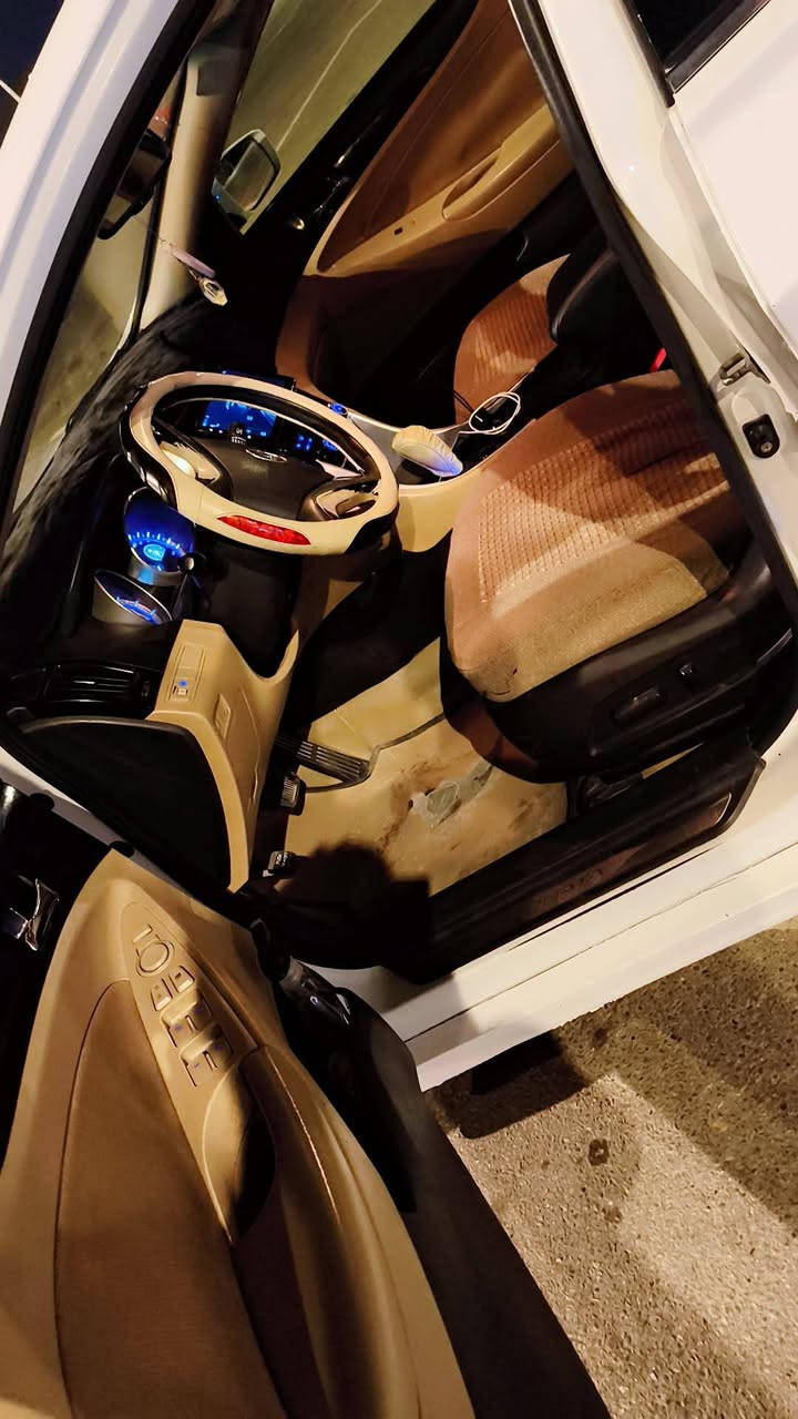 سلام عليكم سوناتا للبيع موديل 2011فول مواصفات محرك 2400دوش فقط تكحيلات كارت جهت السايق  رقم بغداد السعر 120مجال بسيط مامتواجد ع فيس فقط اتصال ***********
