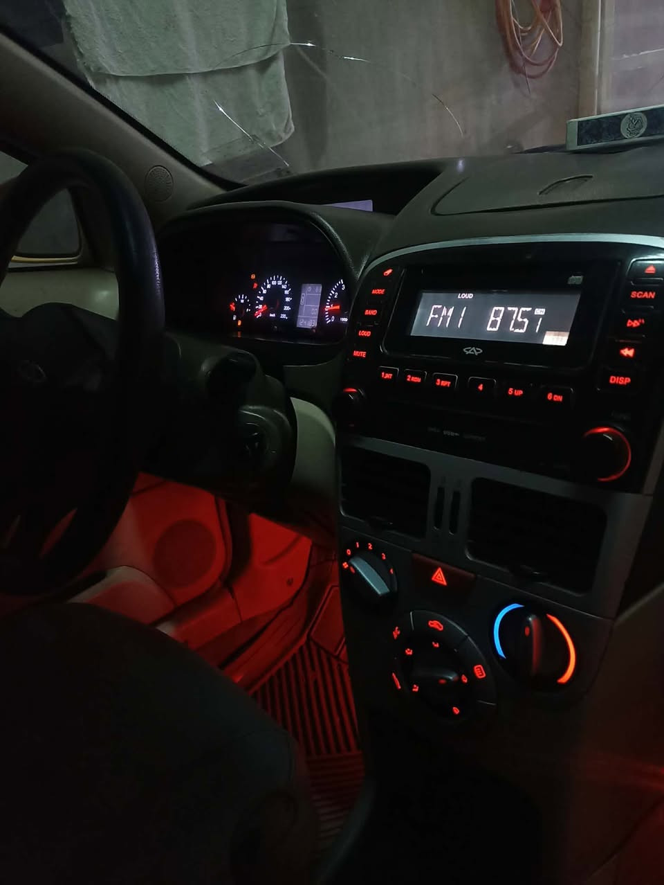 السلام عليكم
السيارة للبيع......، شيري فلاوين 
موديل 2013 .... السيارة گير و محرك شرط جديد ..مشروع وطني رقم بغداد الماني ...شرط التحويل.. سعرها 25 ورقة و بيها مجال.. /للاستفسار
 ‭0770 526 8449‬ متواجد واتساب
