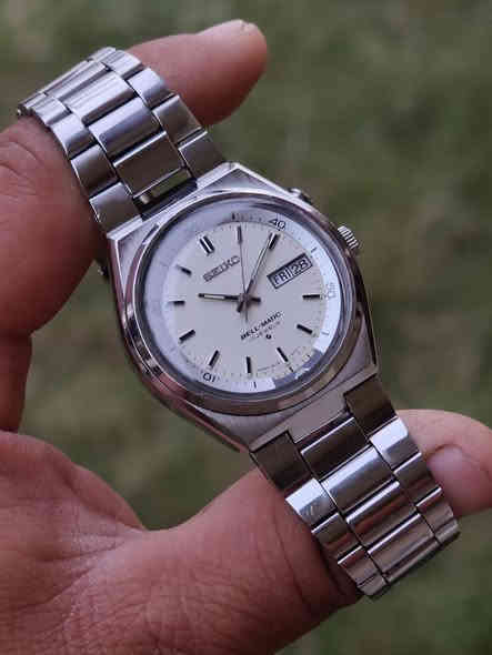 Seiko Bell-Matic .
سيكو بيل ماتك نوادر .
جرس إنتاج الستينات .
القطر 38 .
 نظافة ممتازة جداً جداً .
اساسي بالكامل . 

السعر ...  325 ألف 
للحجز و الإستفسار على الخاص او ***********
